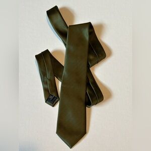 New York Bespoke Men’s Olive Green Neck Tie NWT 100% Polyester